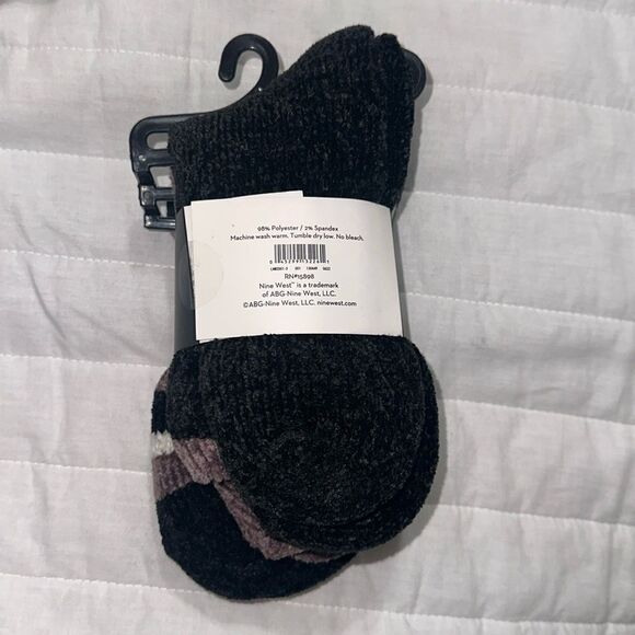 Nine West Ladies 3 Pk Chenille Boot Socks Ivory Black Mauve White Stripes - Picture 2 of 7